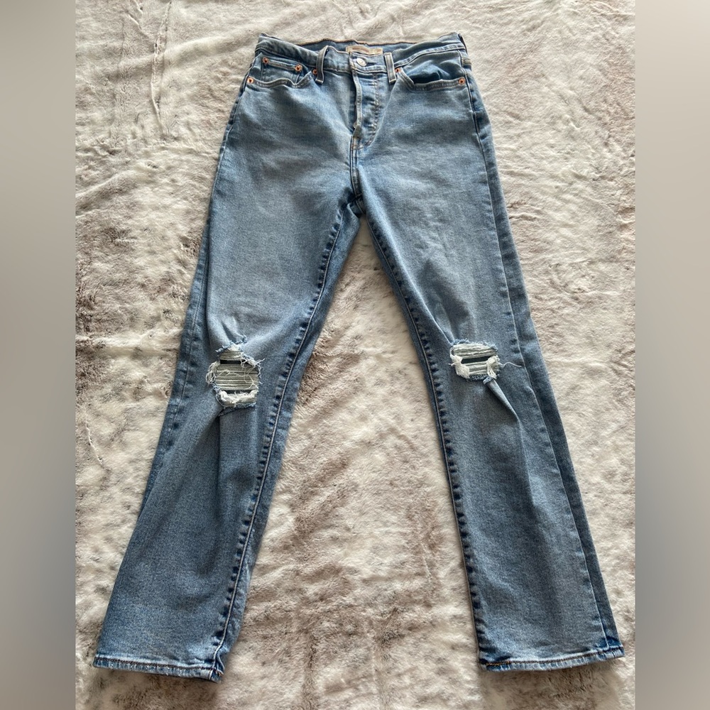 Levi’s Strauss Wedgie Straight light blue distressed size 27